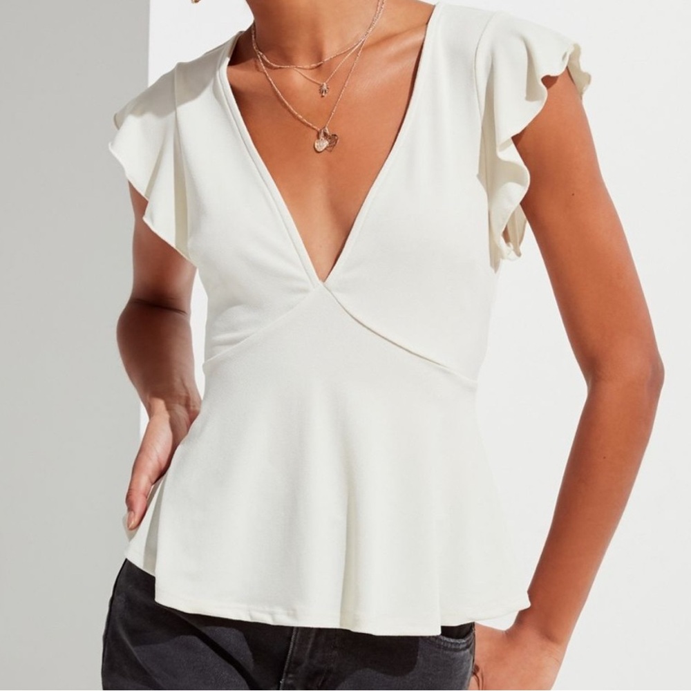 Women’s Urban Outfitters Medium Flutter Sleeve V-Neck Top